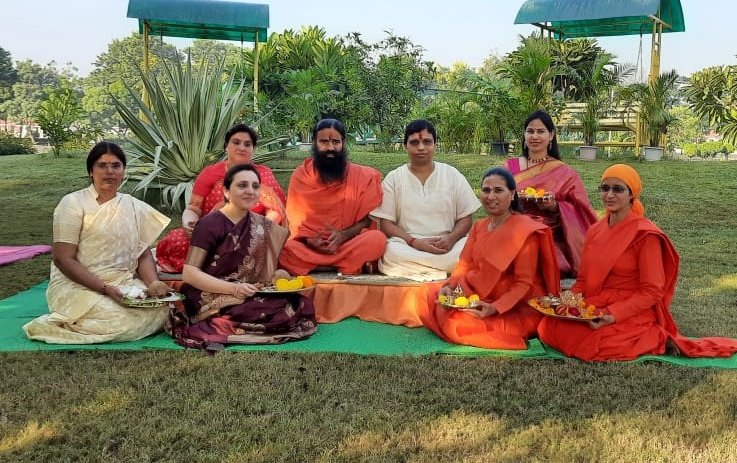 आज देश की साठ करोड़ मां बहनों को #भाईदूज की बहुत-बहुत शुभकामनाएं।
वो भी स्वस्थ रहें और जिन भाइयों के लिए वो प्रार्थना करती हैं वो भाई भी स्वस्थ रहें, निरोगी रहें और वो उपयोगी बनें राष्ट्र के लिए। सब मिलकर के आत्ममंगल करते हुए राष्ट्र का मंगल करें।
#BhaiDooj2021