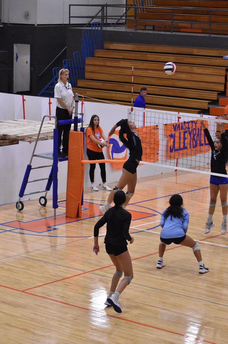 deer_high's tweet photo. In last night’s epic comeback against Thunderbird, Emee Fellens had 59 assists, Amanda Hardt had 23 kills, and both Sam Gloria and Liz Rupp had 16 kills!!! #TakeFlightDV https://t.co/XUoUsSPgk8