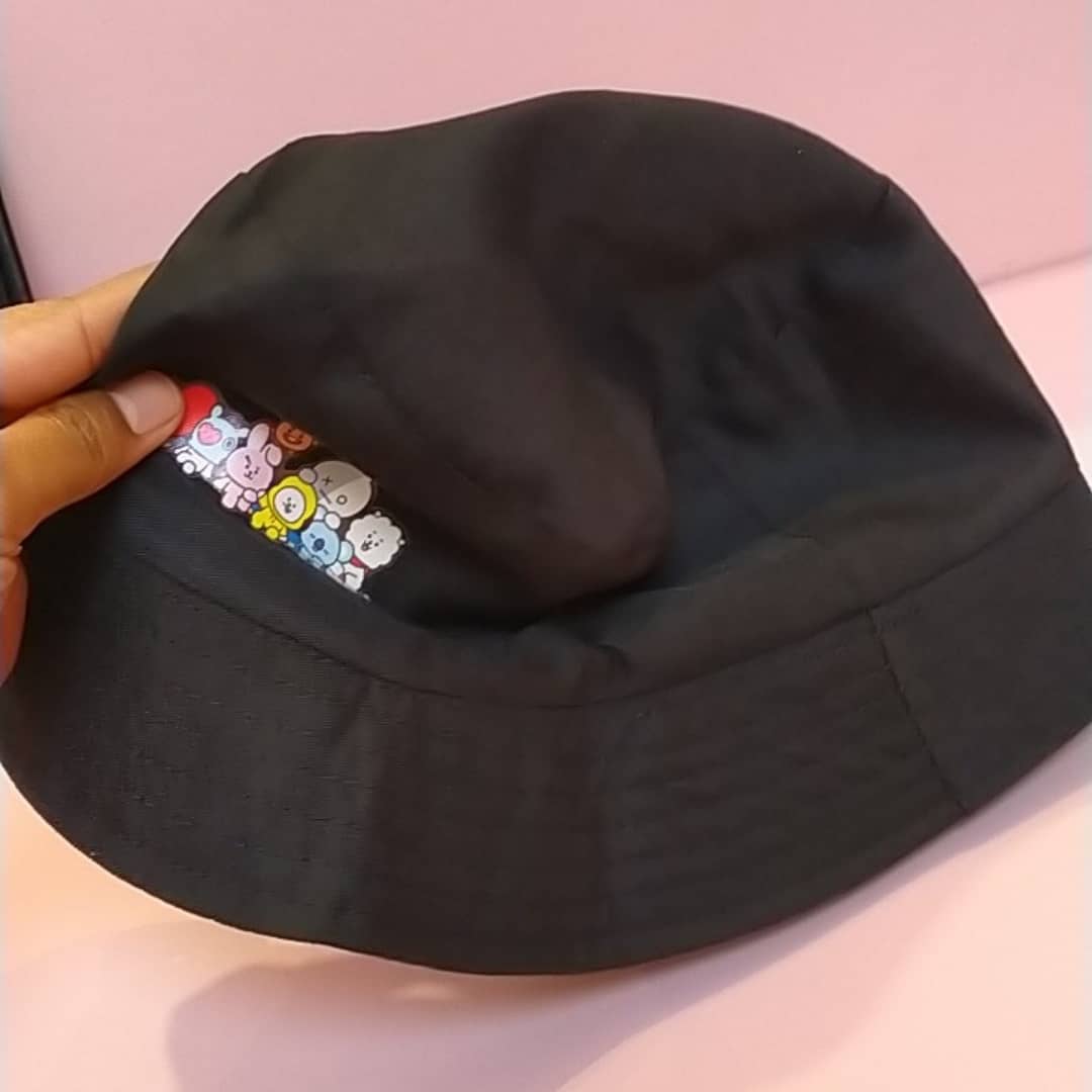 Haulshopee2's tweet photo. Bucket hats super gemess banget cocok banget buat di pake hangout bareng temen. 
Ukuran dewasa ya ini gais. 
Harga mulai 11k doang!! 

Klik link untuk pembelian 👍⤵️
https://t.co/eoI4hV65xx

#haulshopee 
#shopeehaul 
#shopeeid 
#shopee 
#shopeereview https://t.co/agNT3UUiKc