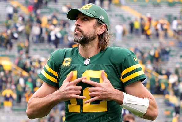 NFLMemes's tweet photo. Spot on from Aaron Rodgers.. 

“The right is gonna champion me and the left is gonna cancel me. I don't give a sh*t about either of them. Politics is a total sham. I'm not going on Fox News just like I'm not going to go on CNN.”

- Aaron Rodgers https://t.co/lXwG6KxEkm