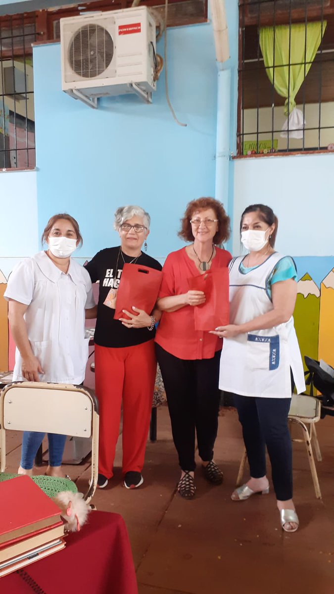Escuela270's tweet photo. Tarde de teatro en la 270...
#CaravanaDeTeatro #MalasPalabras 🎭
@misioneseduca @CGEMisiones https://t.co/vnA6ODIFTK
