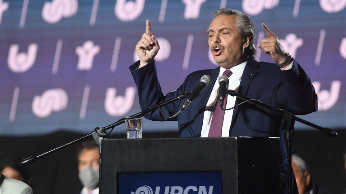 El presidente Alberto Fernández afirmó que "hay una Argentina que está muy cerca", dijo que se trata del país que "crece a 10 por ciento por año", tal como lo revelan los datos del Producto Bruto Interno (PBI) para el año en curso, y manifestó que esa

abcenlinea.com.ar/alberto-llamo-…