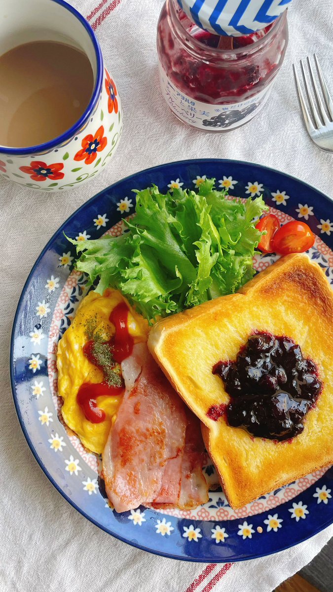 365breakfast's tweet photo. 🍽本日のワンプレート
☑︎トースト
☑︎サラダ
☑︎スクランブルエッグ
☑︎ベーコン
☑︎カフェインレスカフェオレ
#朝ごはん #朝食 #ワンプレート朝食
#Twitter家庭料理部 https://t.co/UpX2Dmjflv