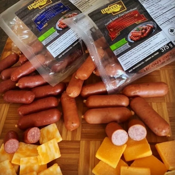 HarvestMeats's tweet photo. #CFLgameday The perfect excuse to enjoy some cocktail sausages and other game day snacks! Thanks to a couple fans for sharing their Harvest treats tonight!👌#HarvestMeats #cocktailsausage #madeinsask #saskatchewan #fridaynightfootball #riderpride #ridernation #goridersgo🏈💚 https://t.co/UNi7dwP3Gk