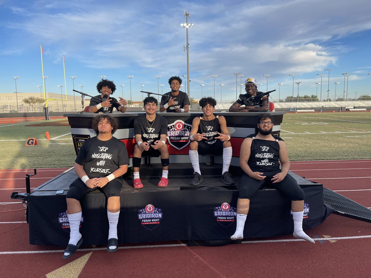 The <a href="/DEdgeFootball/">Desert Edge Football</a> 🦂🦂🦂 are out here! Pregame Show presented by <a href="/AZNationalGuard/">Pmakerney@aol.com</a> starts in less than one hour - link in bio to stream!