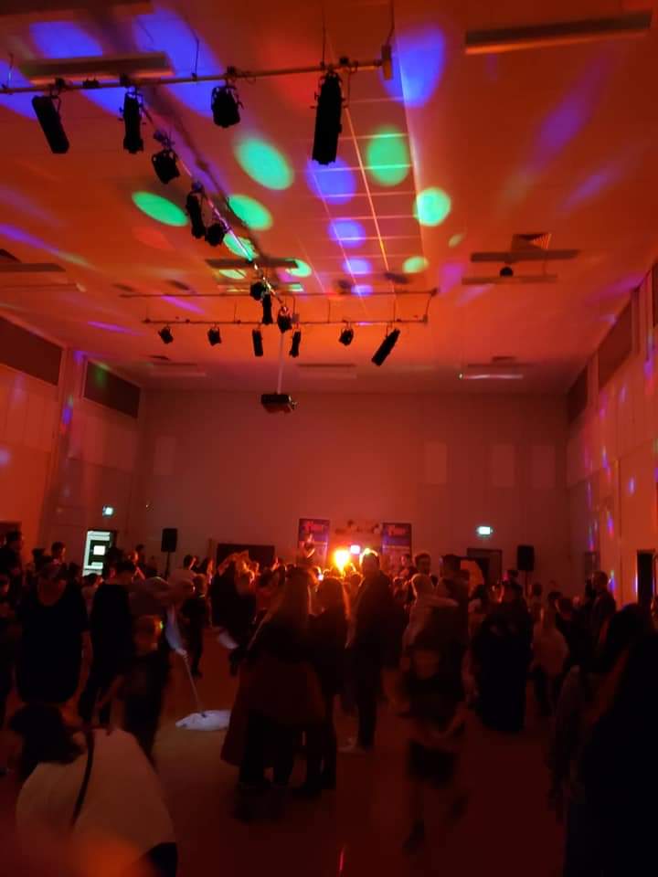 SevenoaksPri's tweet photo. What a fabulous SPSA Halloween Disco this evening! Well done to all the SPSA volunteers, parents, carers and staff who worked so hard. The children looked great in their costumes and we hope they had a fun and 'spooky' Halloween Disco πΈοΈ #SPSValues #kindness #discofun #scary https://t.co/NUG6PhF6z5