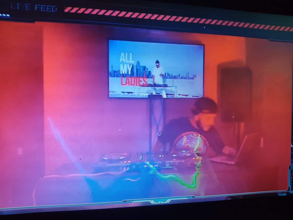 Que pros los de #innovaccionvirtual hasta DJ en vivo nos ponen 😎😁🤟 #AzureCapital