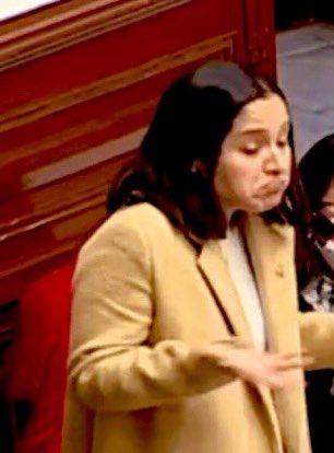 elvictoriano3's tweet photo. Cual es la más odiosa?

Like ❤ = Sigrid Nazan
RT 🔁 = Isabel Cortéz "Chabelita"

Empate = Comenta! 💬 https://t.co/ZZWxI6ki76
