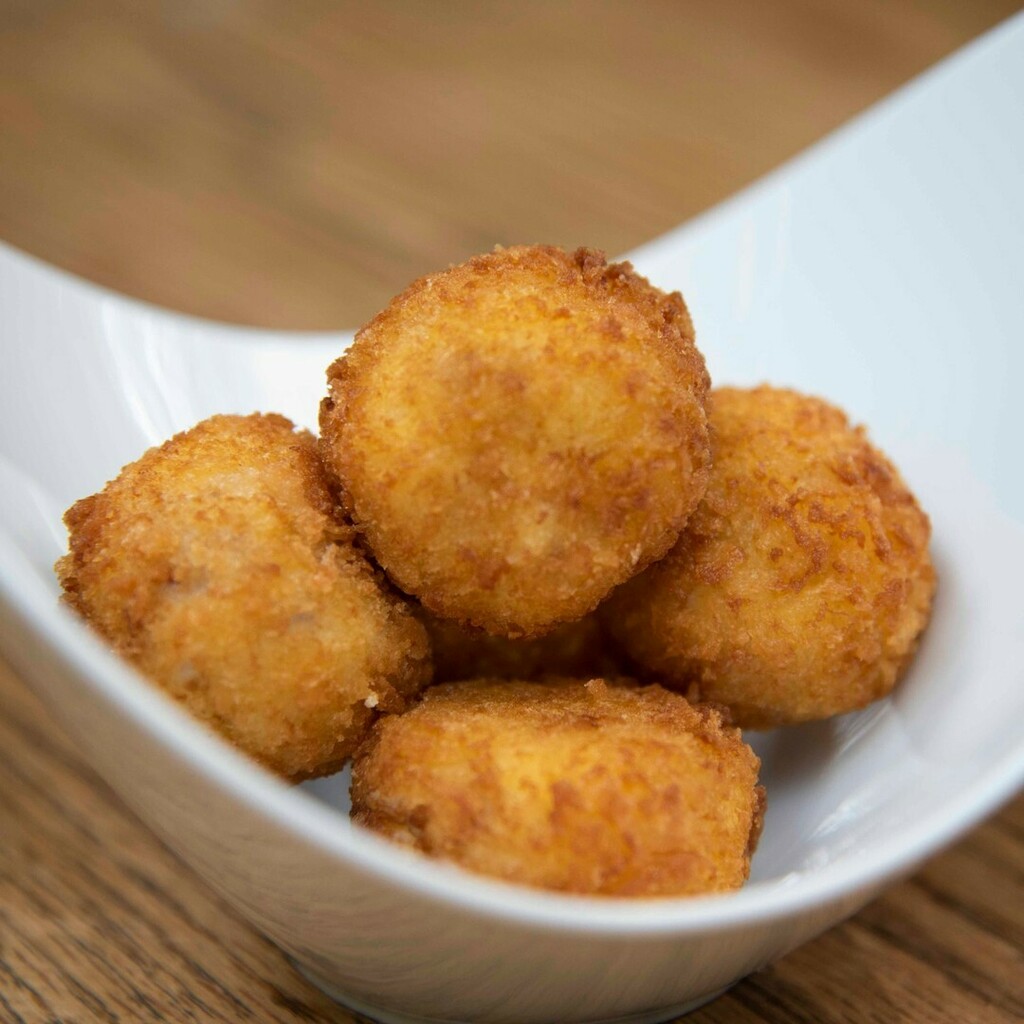 thebagmx's tweet photo. ¡Como se antojan nuestras deliciosas croquetas de jamón serrano!

#comidaespañola #delivery #comerico https://t.co/kgGjwcy8Qf