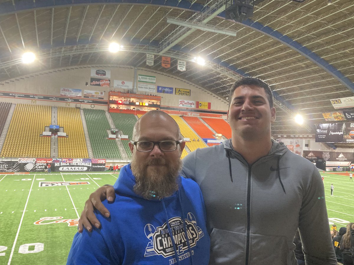 Great catching up with <a href="/EHSHuskies/">Emmett Huskies</a> alum <a href="/Siete_seven07/">Axel Sanchez #7</a> at @IdahoStateTrack ❗️