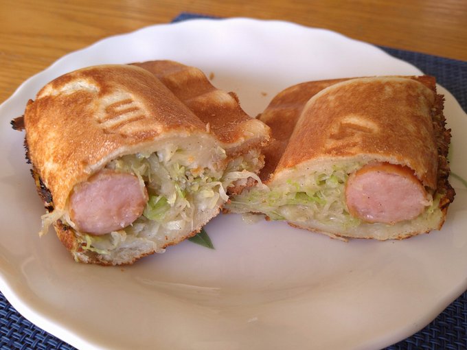 キャベツとシャウエッセン。うん、普通だな。しかしこれが1番美味い! 