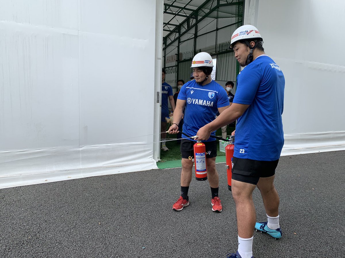 bluerevs's tweet photo. 📣お知らせ
11月1日より #磐田市消防本部 で「防火・防災」をテーマにした、フォトコンテストを開催中‼️この機会に家庭、地域の「防火・防災」をアピールし、防火・防災意識を高めましょう！
静岡ブルーレヴズ3選手の作品例を是非とも参考にして下さい😊
https://t.co/wG7Owv8Ynk
#磐田市防火防災2021 https://t.co/K8w44gEEmN