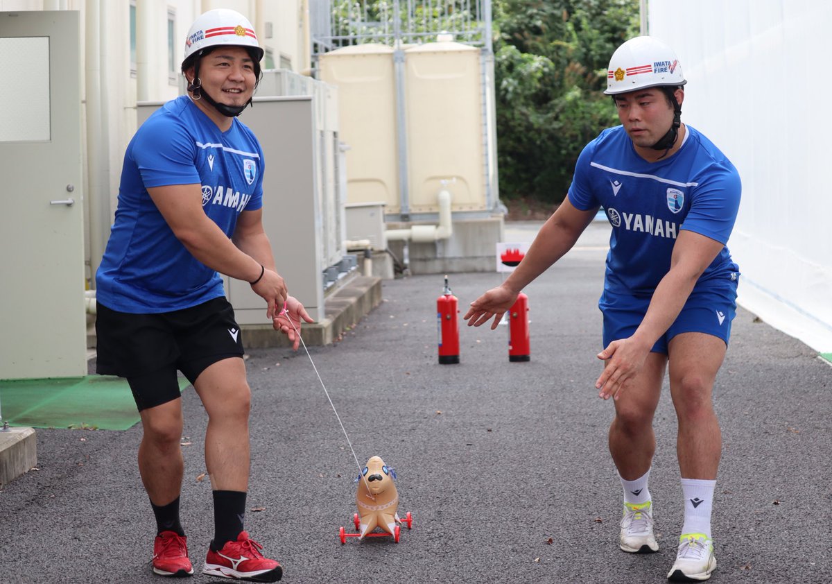 bluerevs's tweet photo. 📣お知らせ
11月1日より #磐田市消防本部 で「防火・防災」をテーマにした、フォトコンテストを開催中‼️この機会に家庭、地域の「防火・防災」をアピールし、防火・防災意識を高めましょう！
静岡ブルーレヴズ3選手の作品例を是非とも参考にして下さい😊
https://t.co/wG7Owv8Ynk
#磐田市防火防災2021 https://t.co/K8w44gEEmN