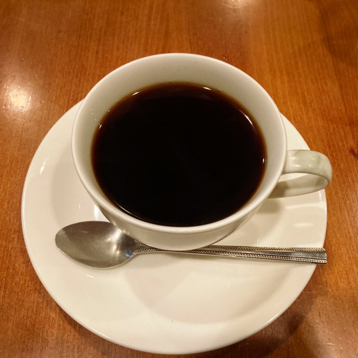 TokyoCSG's tweet photo. 昨日はライブ会場近くでカフェ探索☕️見つけたお店は昭和時代のまんまでテーブル2つにカウンターのみというサイズでしたが、次から次へと常連さんが訪れる場所でした❣️マスターが焼いてるっていうストレートコーヒー。私はグアテマラ🇬🇹をチョイスです😋ここはネルドリップでした。うん、来訪決定だな💕 https://t.co/FNu8Q9elby