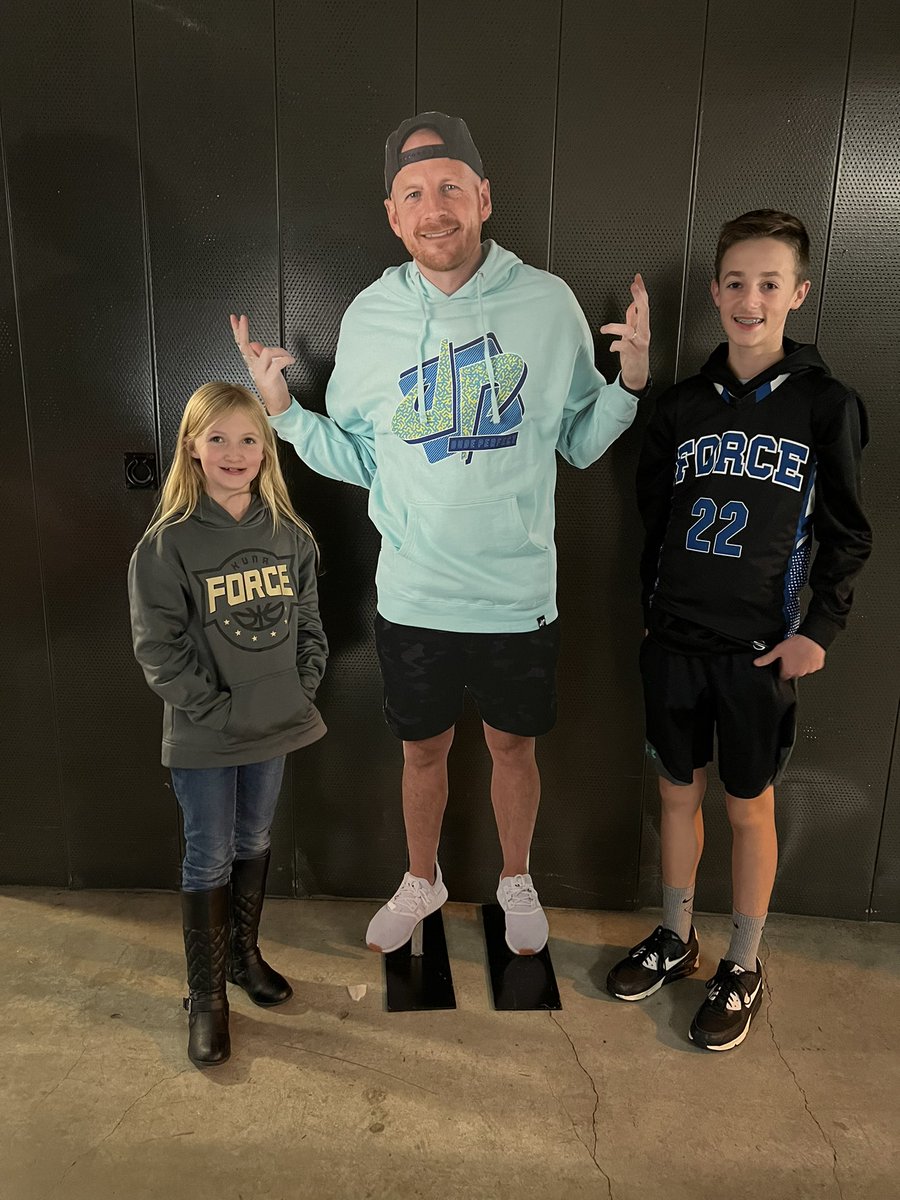 Brody2205's tweet photo. Ready for a great night with the family! #DudePerfectTour https://t.co/ikPQDydcsN