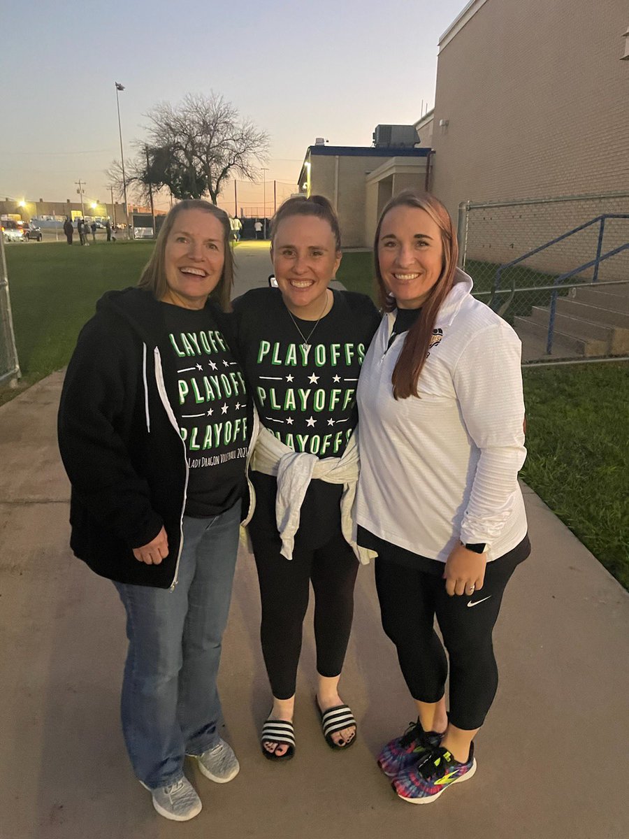 hdw5707's tweet image. So proud of my baby sis @tdunn711 and @LadyDragonVball for their win tonight! #GoldBallChasing #AreaRound