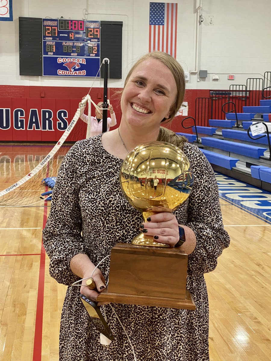 hdw5707's tweet image. So proud of my baby sis @tdunn711 and @LadyDragonVball for their win tonight! #GoldBallChasing #AreaRound