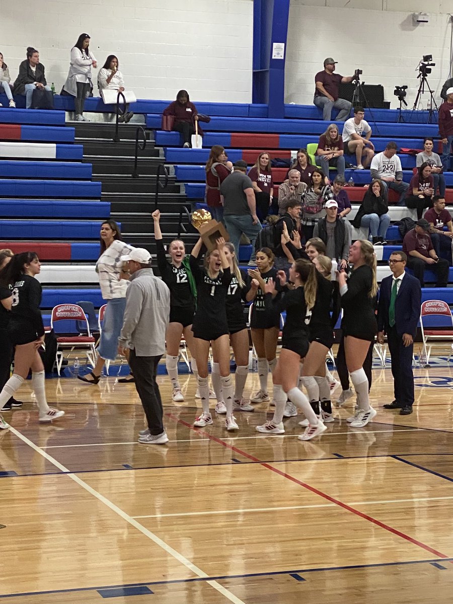 hdw5707's tweet image. So proud of my baby sis @tdunn711 and @LadyDragonVball for their win tonight! #GoldBallChasing #AreaRound