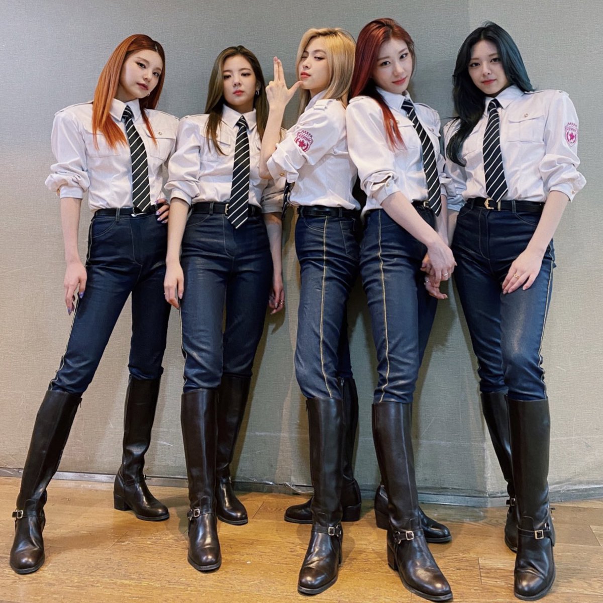 ddackkonn's tweet image. I vote #itzy for #MAMAVOTE