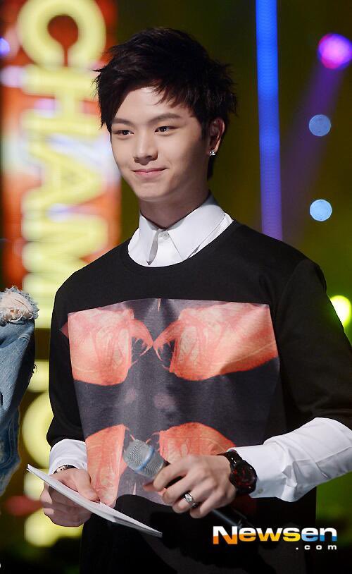 btobms_rie's tweet photo. D-8
131106 Show Champion MC
@BTOB_6SJ
#비투비 #BTOB #성재 #sungjae #waitingforbtob #오고멜 #오사멜 #예지앞사 #고거신기 #우리가_함께라면_뭔들_아름답지_않을까 #비투비영원하자 #너없인안된다 https://t.co/yioZZm15iL