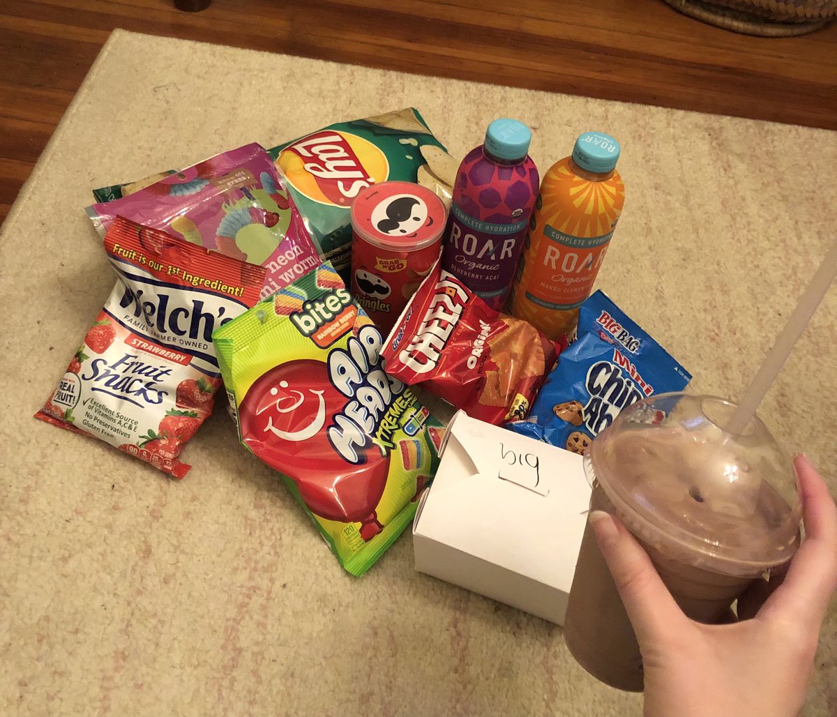 KSS_this's tweet photo. Cashier called me out for munchies https://t.co/fgwaRR0ZJx