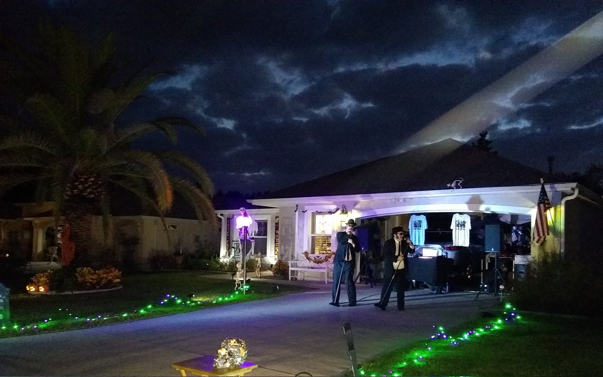RFAVillager's tweet image. The Blues Brothers Driveway Party!🤘 Fun every night in The Villages®!
#rentfromavillager #halloween
 #drivewayparty #thebluesbrothers #airbnb #houfy #vrbo #thevillagesrentals #cheers  #fun #SummerVibes #fullmoon #bookdirect #ownermànaged #RealEstate #fun