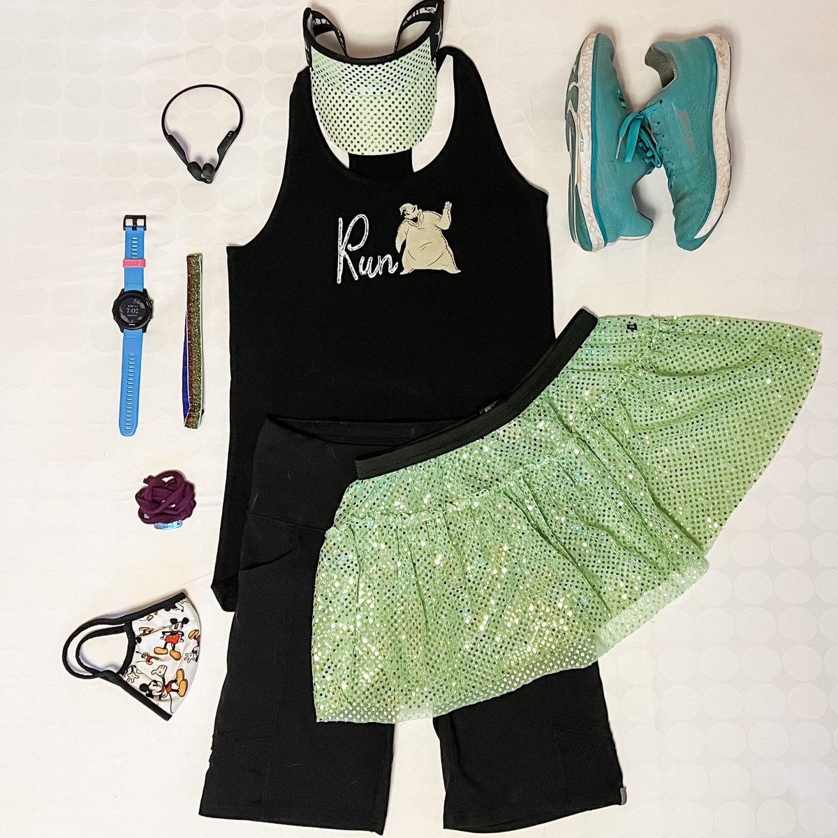 HeatherRuns13_1's tweet photo. #flatheather ready for #rundisney #winedine10k in the morning! #teamsparkle #shokzsquad #everymileismagic https://t.co/3cZlSPbfHC