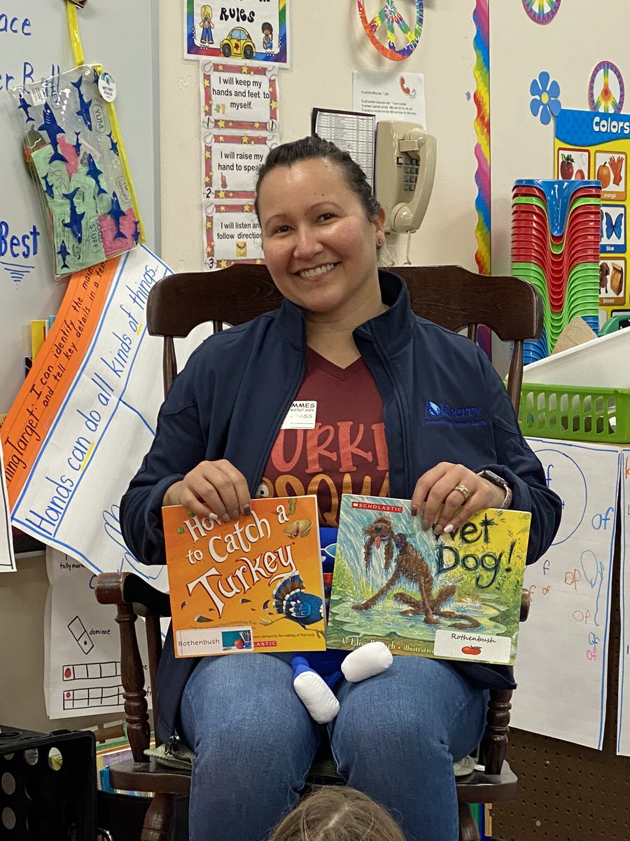 symmessharks's tweet photo. CEO Alexis Webster enjoyed spending the day with our sharks! She read to classes, taught 4th grade science, served lunch, and helped clear the parking lot of the crazy fish that showed up. Just another fun Friday! @CeosinSchools @HillsboroughSch @AddisonGDavis @HCPSArea5 https://t.co/srGMAWwR63