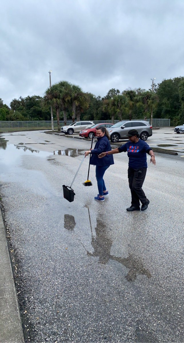 symmessharks's tweet photo. CEO Alexis Webster enjoyed spending the day with our sharks! She read to classes, taught 4th grade science, served lunch, and helped clear the parking lot of the crazy fish that showed up. Just another fun Friday! @CeosinSchools @HillsboroughSch @AddisonGDavis @HCPSArea5 https://t.co/srGMAWwR63