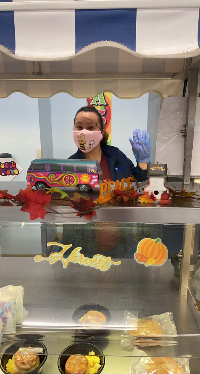 symmessharks's tweet photo. CEO Alexis Webster enjoyed spending the day with our sharks! She read to classes, taught 4th grade science, served lunch, and helped clear the parking lot of the crazy fish that showed up. Just another fun Friday! @CeosinSchools @HillsboroughSch @AddisonGDavis @HCPSArea5 https://t.co/srGMAWwR63