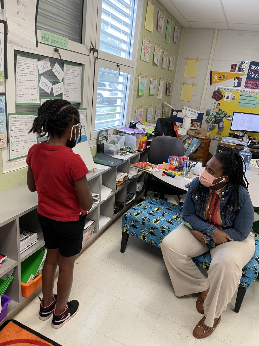 Clo_Cantave's tweet photo. Check out our 1st grade tigers presenting their projects on nonliving and living things! They are tiger-tastic! thank you to our visitors for coming to support our Tigers!#tigerrocks https://t.co/Tb1tfx6Wik