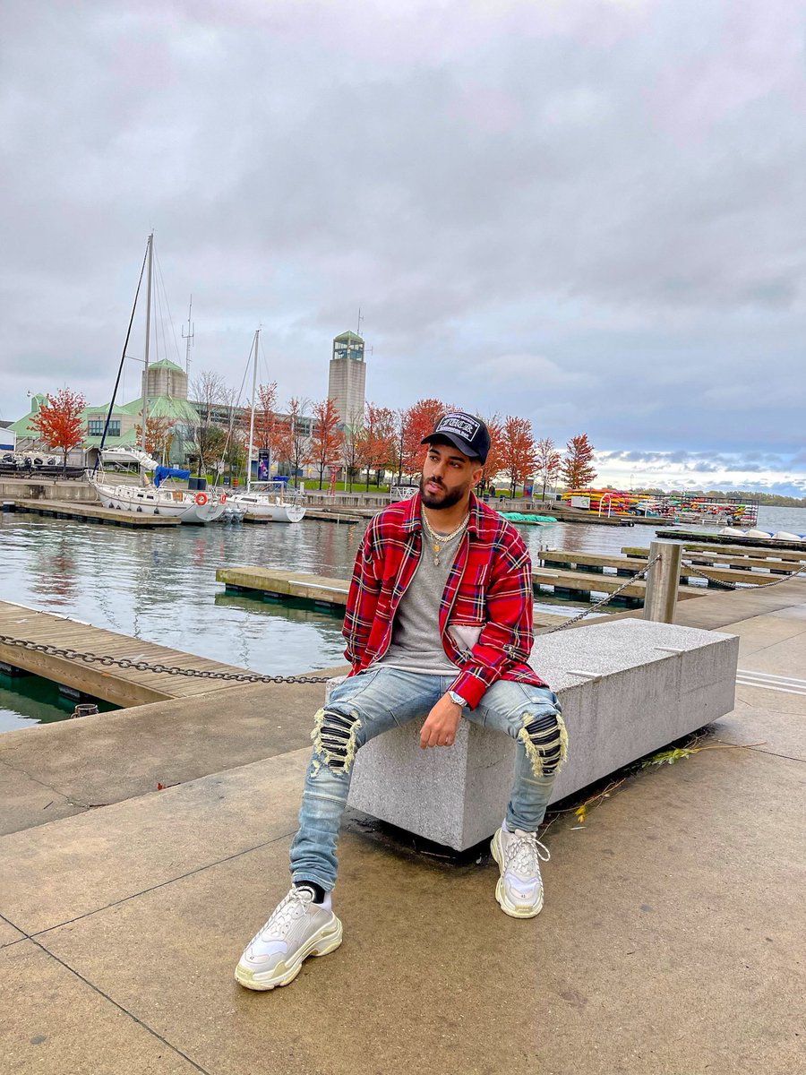 KurtBenz's tweet photo. I heard Papi outside, checked the weather and it’s gettin’ real oppy outside ☁️🍁 https://t.co/gUqjfZiBO3