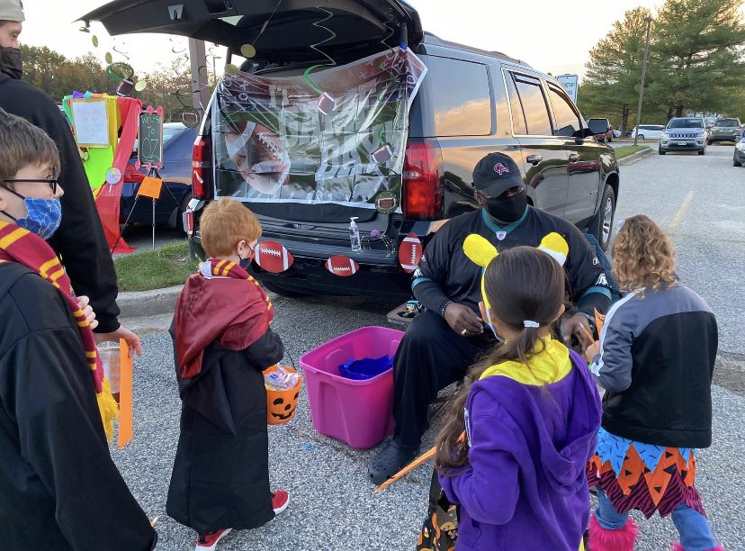 HenryBraderES's tweet photo. Our annual Fall Harvest, with a Trunk or Treat twist! We are grateful to the PTT, the Ed Justice Committee and all the staff and family members that collaborated and donated their time and talents to make this event such a huge success! #CSDPride #braderes https://t.co/gUxl3tCL7h