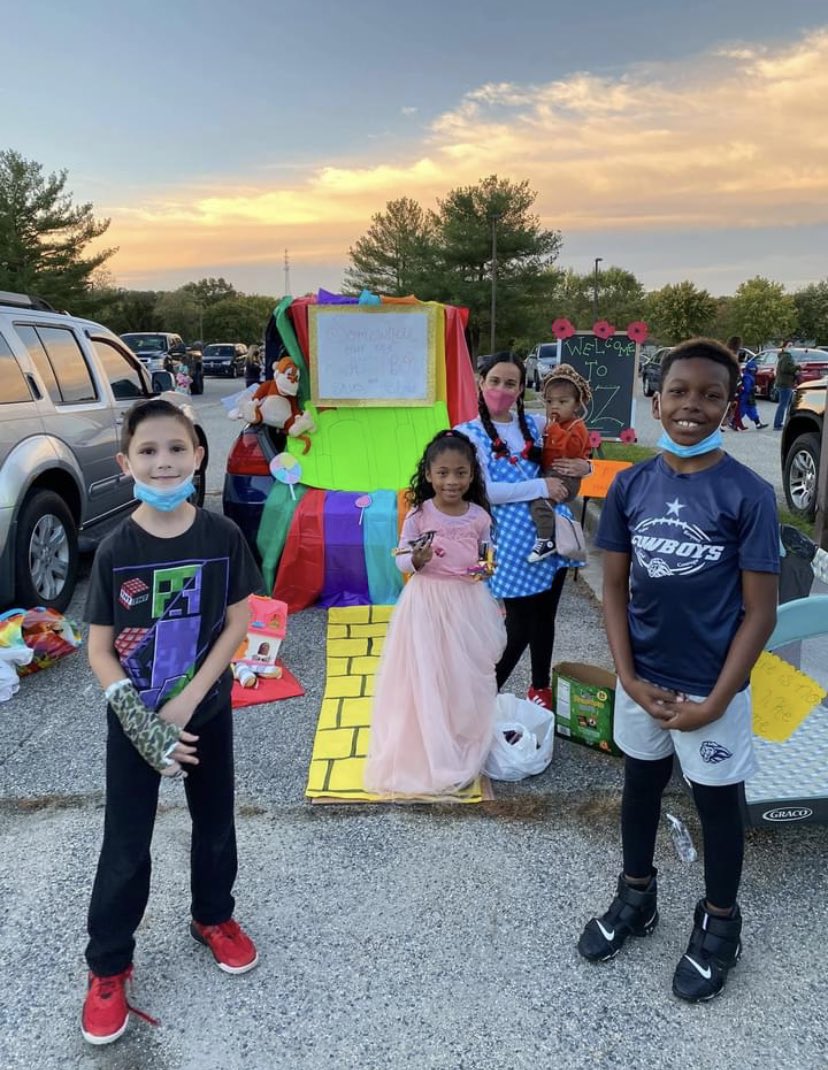 HenryBraderES's tweet photo. Our annual Fall Harvest, with a Trunk or Treat twist! We are grateful to the PTT, the Ed Justice Committee and all the staff and family members that collaborated and donated their time and talents to make this event such a huge success! #CSDPride #braderes https://t.co/gUxl3tCL7h