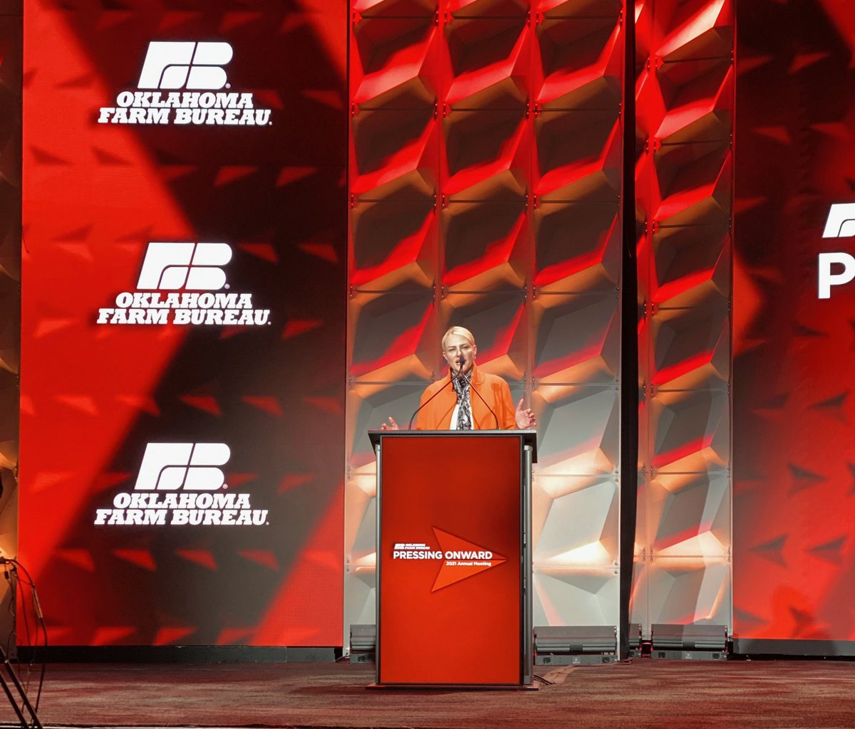 drshrum's tweet photo. Thank you to the @okfarmbureau and #OKFM president Rodd Moesel for donating $125,000 to establish an endowment with the @OSUFoundation for @okstate students. https://t.co/3lkvxzzBF8