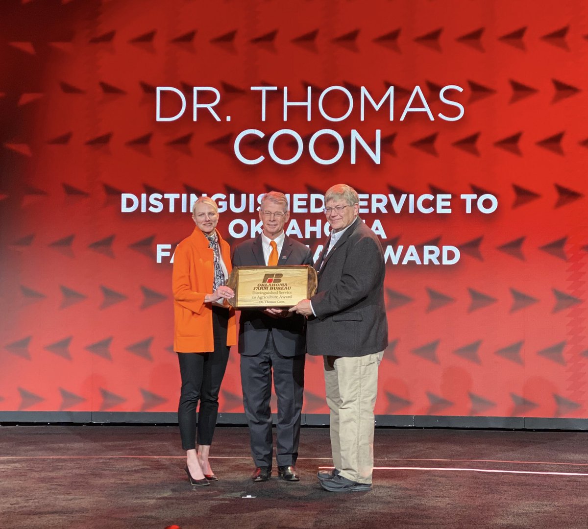 drshrum's tweet photo. Thank you to the @okfarmbureau and #OKFM president Rodd Moesel for donating $125,000 to establish an endowment with the @OSUFoundation for @okstate students. https://t.co/3lkvxzzBF8