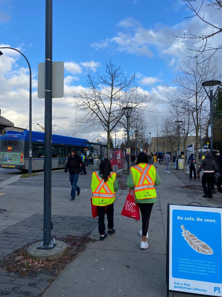 PreventCrimes's tweet photo. Busy night for our #GreenTeam handing out reflectors for #PedestrianSafetyMonth in #newton @CityofSurrey @Newton_BIA #busloop with @SurreyRCMP @TransitPolice @icbc @RoadSafetyJo @SurreyNowLeader @JanetBrown980 @news1130 @Local1271 #VisionZeroSurrey https://t.co/7dbzMhvWfq