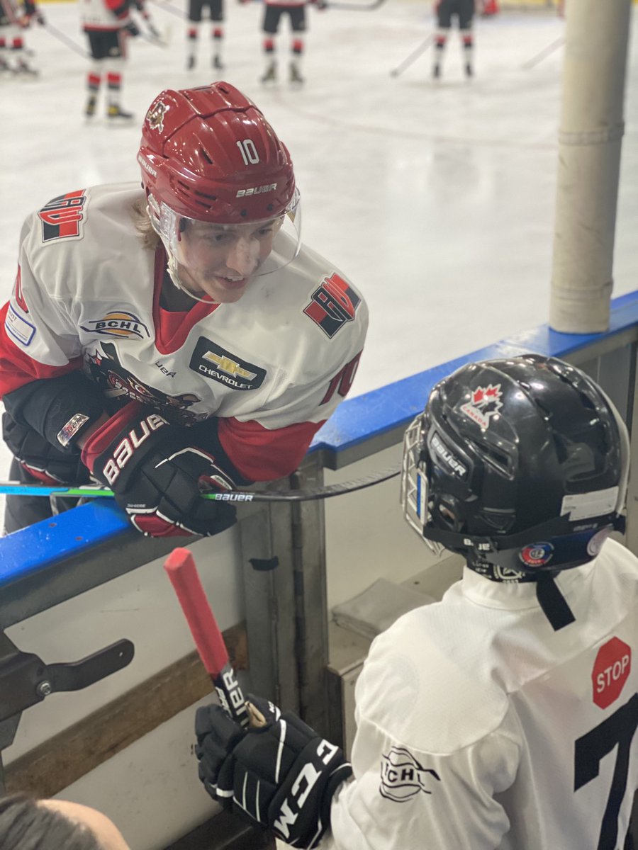 AVBulldogs's tweet photo. Logan Holm with our @TimHortons 7th Skater tonight vs @SurreyEagles. No better spot to take on warm up! #bulldogshockey #seered https://t.co/1koVY3EbAv
