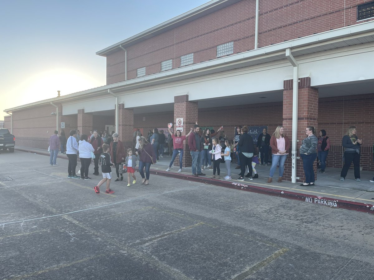 ExploreGoforth's tweet photo. We had such a great night at Goforth Gives Back! Thank you to our Explorer community for choosing a charity to donate to. We can’t wait to deliver these items to League City Animal Shelter, ICM, Family Promise, and Bay Area Turning Point. Go Explorers! https://t.co/kZKID9V6c6