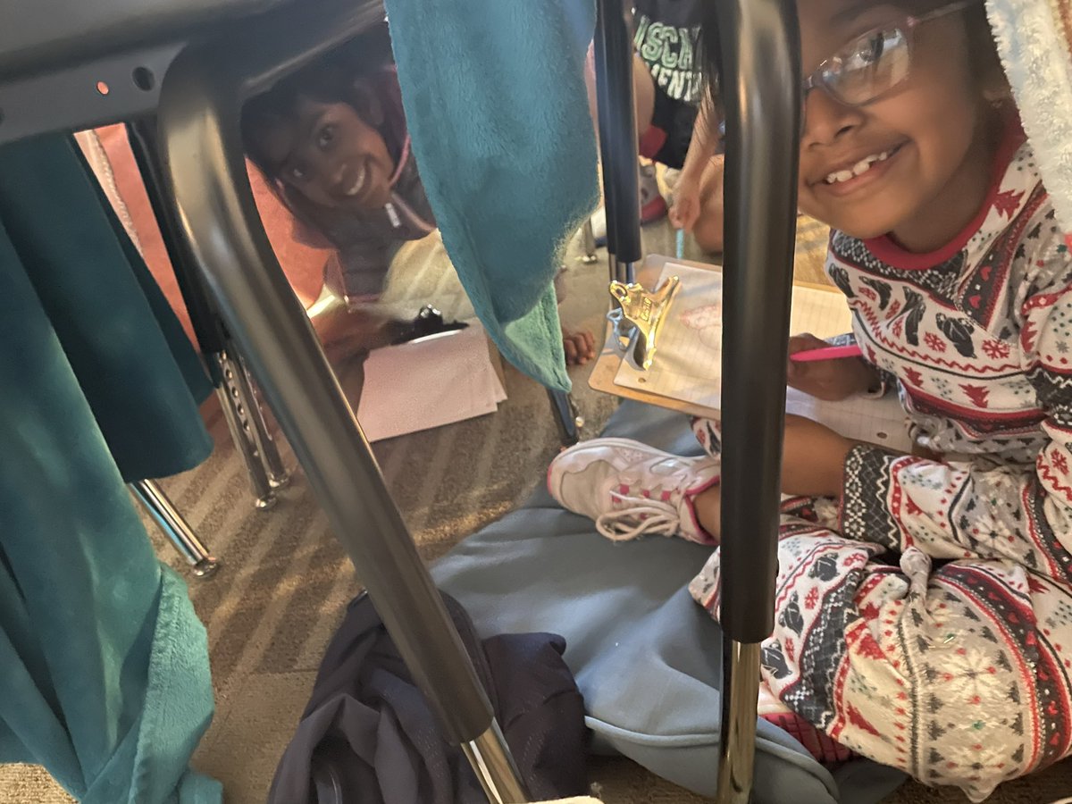 Holden_Reads's tweet photo. We had so much fun creating forts today during #FortFriday ! It was so great to watch students create forts and connect together @LiscanoElem #LiscanoProud https://t.co/s4m4ypUZXK
