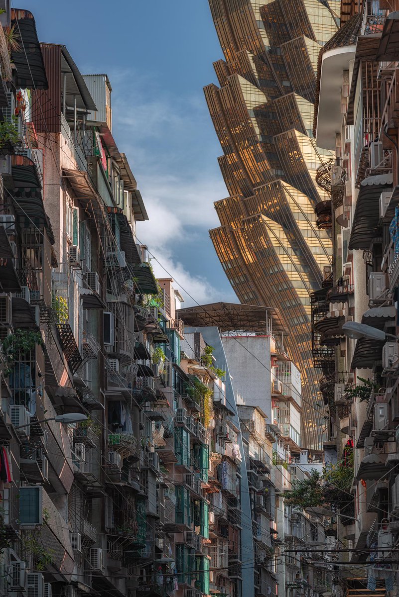 eidographer's tweet photo. This photo of Macau bends/flattens space in a strange way.  I dig it! https://t.co/hpwF40cA3q