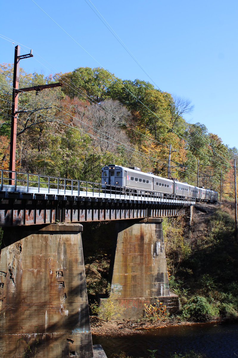 jeremyzorek's tweet photo. Arrows over the Millington High Bridge https://t.co/u24ACcKDbm