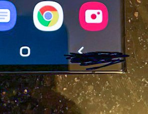 juiceup's tweet photo. @UniverseIce @frontpagetech ..looks boxier like the #Note than the usual #SSeries, but with a larger #chin than the #Note20Ultra.. https://t.co/eryRcf2AXW