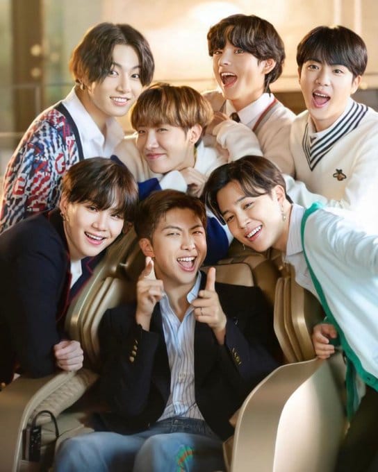 AmyyLupu's tweet photo. #MAMA2021 Vamos Army!!! https://t.co/rjeoKebLPM