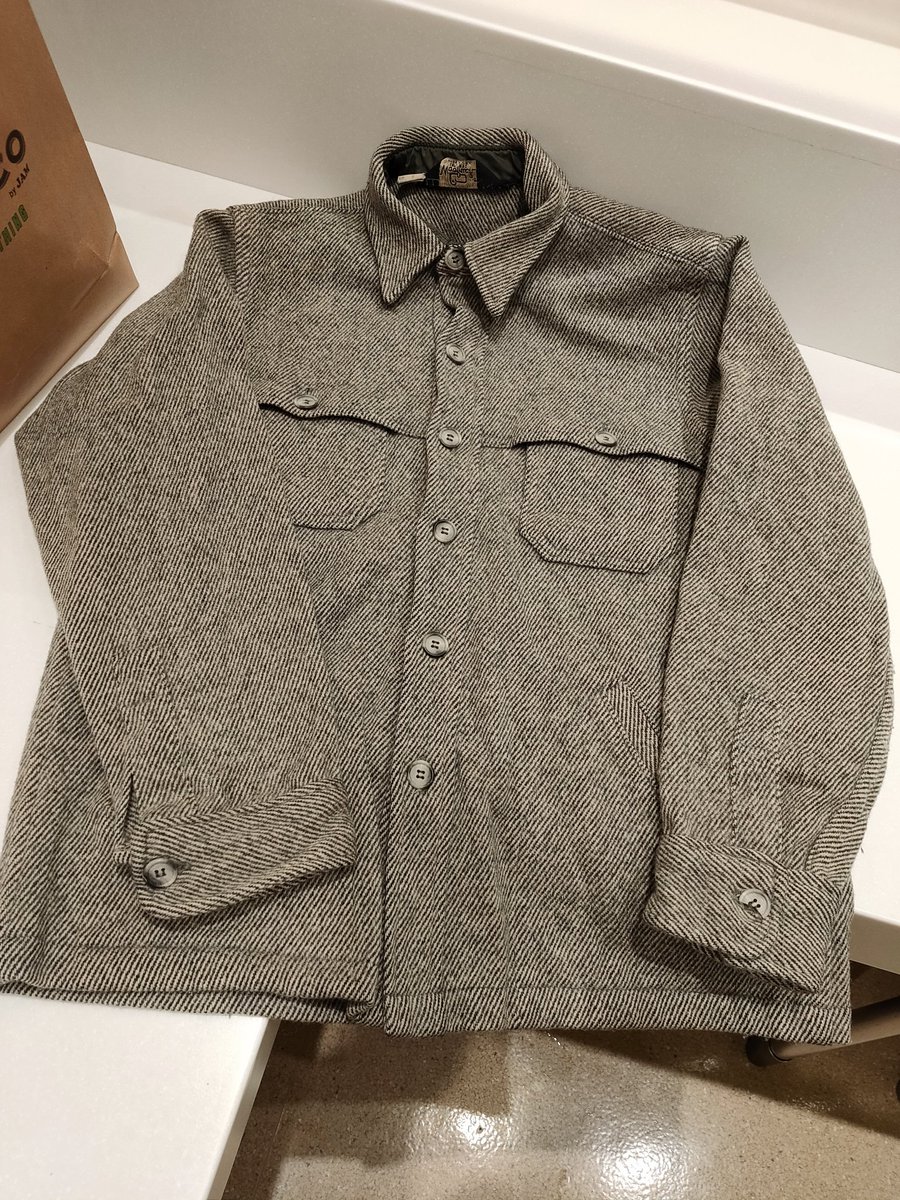 takafurugi's tweet photo. 今日のテーマは
「汚いおっさん」
カーハートボロボロパーカー
エディバウアーボロワークパンツ
上下で800円😊
いや〜
今日も「見るだけ!」って決めてたのに
キャレイグドンカーディガン
ウールリッチアウター
買っちゃった😅😅
#LOWECO https://t.co/RwSYZjAOGw