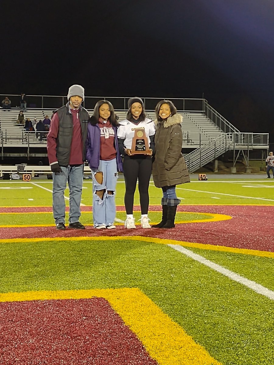 JMRHSTennis's tweet photo. Thank you @JMRHS_Athletics for recognizing our State Champ tonight before our playoff football game. @CHillloves1 @JMRHSNews @JMRHSPrincipal @JMRHSBoosters https://t.co/JFEGrrVNQQ