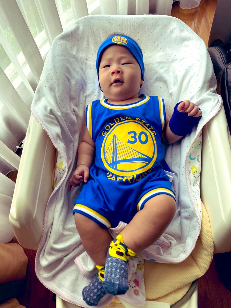 catnisss's tweet photo. #DubNation Let’s go! https://t.co/AChLuS1bIx