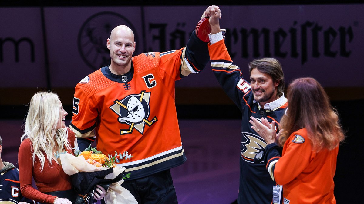 AnaheimDucks's tweet photo. Legends

#FlyTogether https://t.co/3ihx0ZHPre