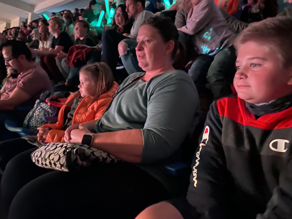 kernelmak's tweet photo. #DudePerfectTour having a blast! https://t.co/NZewANEON4