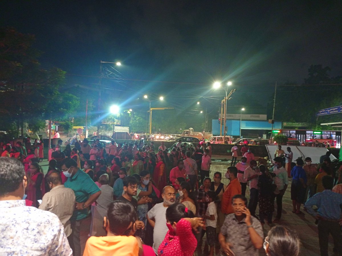 EGACinemas's tweet photo. #Annaatthe 
Yesterday Evening show was very special. 
Had 18 Elderly people waiting to watch #Annathe.
Gave them preference and allowed them inside into lobby, before MATINEE ending. 
Even with CORONA none can resist the Pull of #Rajinikanth #Rajini

Pics by : @realrawrathesh1 https://t.co/u79NxStwT2